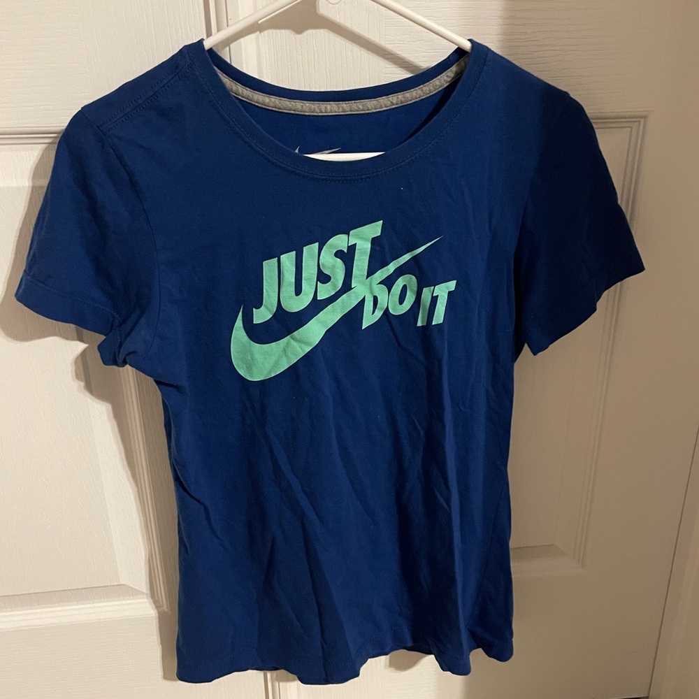 Women’s Nike shirt